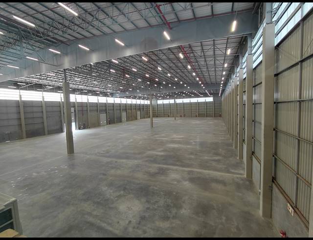 6,700M² WAREHOUSE TO LET IN BREDELL
